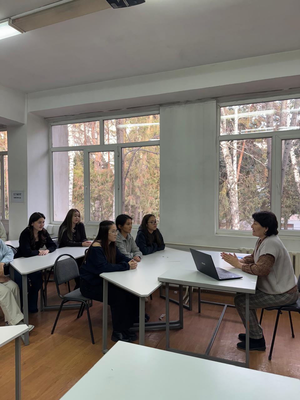 ТДМ 15 мақсаттары шеңберінде құрлық экожүйелерін қорғау, қалпына келтіру және ұтымды пайдалануға жәрдемдесу, ормандарды орнықты басқару, шөлейттенуге қарсы күрес, жердің деградация процесін тоқтату және кері қайтару, сондай-ақ биологиялық әртүрліліктің жоғалуын болдырмау мәселелері бойынша «Дәрілік өсімдіктерді сақтау және ұтымды пайдалану» тақырыбында дөңгелек үстел ұйымдастырылды.